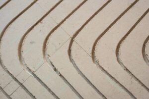 leidingen frezen in beton of chape vloerverwarming
